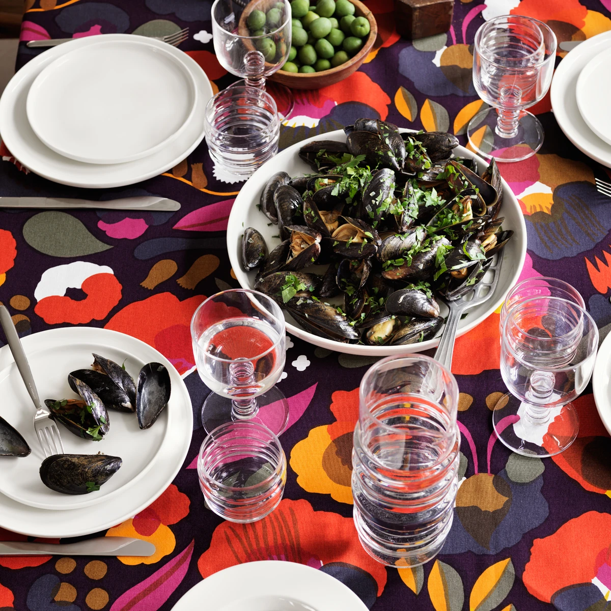 Marimekko Hattarakukka Violet Table Cloth 4 Marimekko Hattarakukka Violet Table Cloth - Image 2