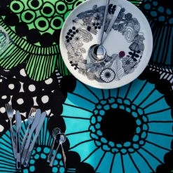 Artful Dining -Artful Dining marimekko siirtolapuutarha turquoise green tablecloth 78