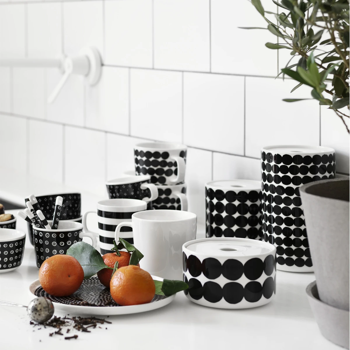 Marimekko Tasaraita Anniversary White / Black Mug 3 Marimekko Tasaraita Anniversary White / Black Mug
