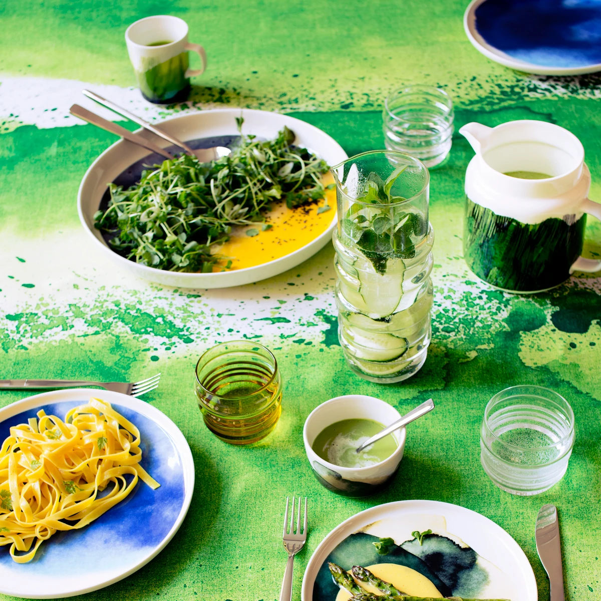 Marimekko Weather Diary 8pc Dinnerware Set 4 Marimekko Weather Diary 8pc Dinnerware Set - Image 2